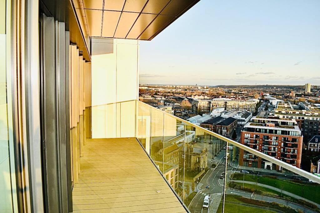 Luxury River Side Penthouse Londra